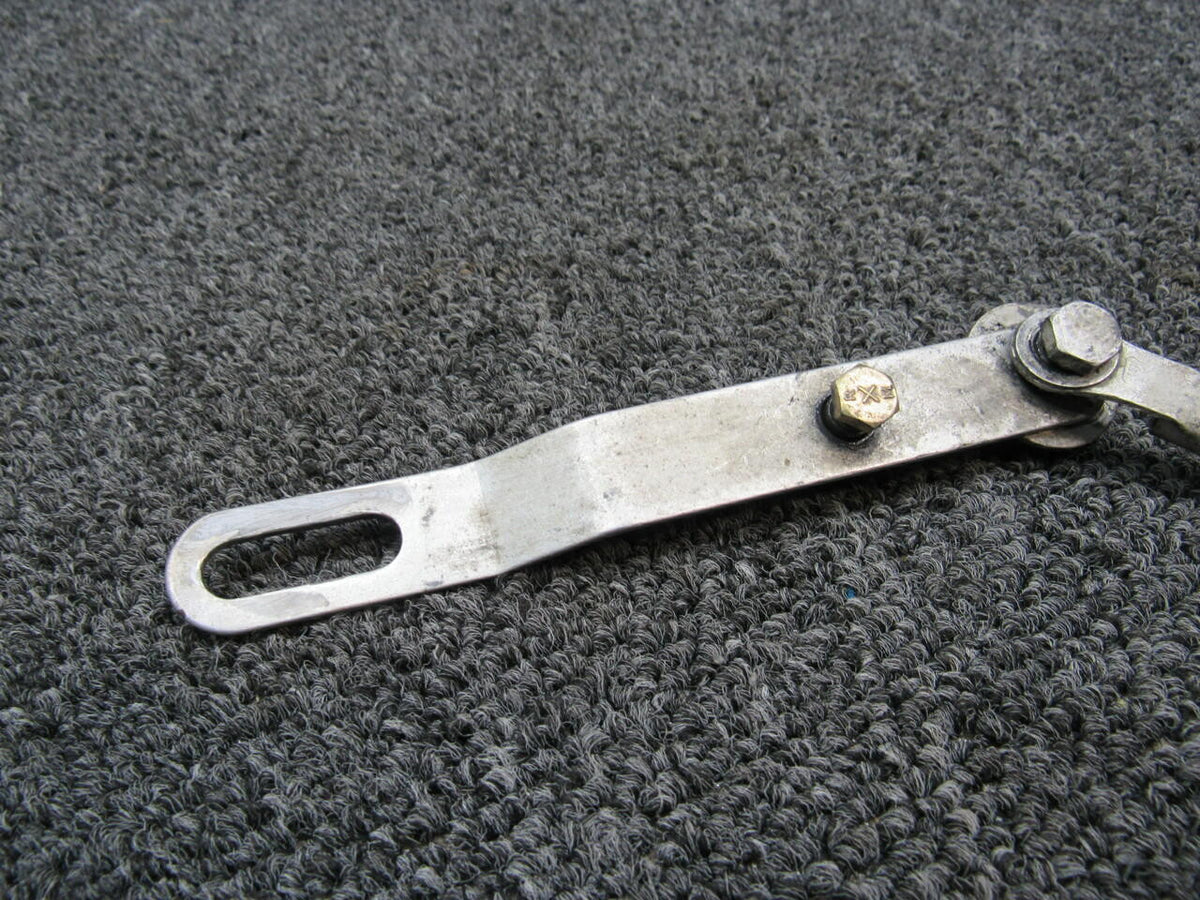 Cessna 1722082-7 / 1722086-6 Cessna 177RG Arm Assy Lever W/ Guide Control
