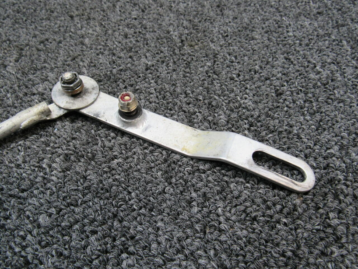 Cessna 1722082-7 / 1722086-6 Cessna 177RG Arm Assy Lever W/ Guide Control