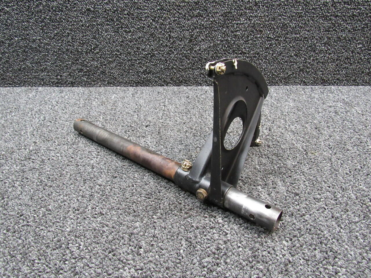 Cessna 2013013-1 / 2013012-1 Cessna 177RG Quadrant and Shaft Assembly