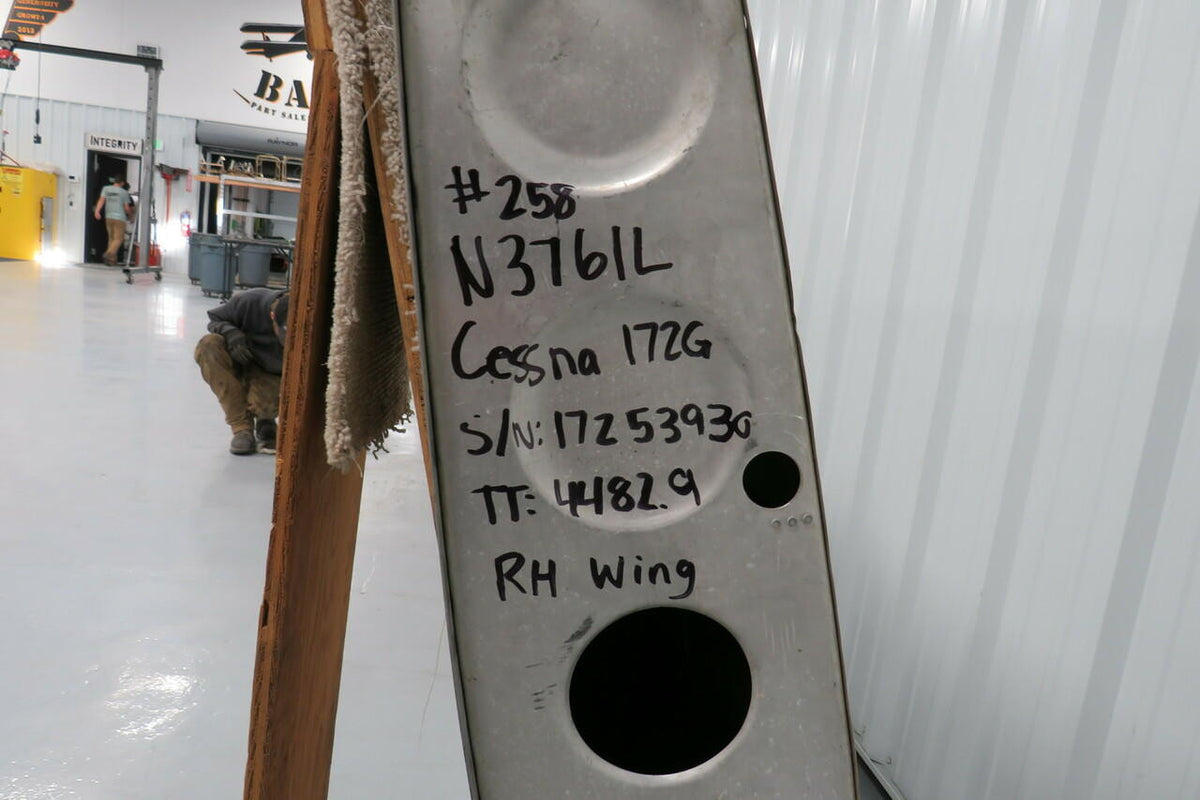 0523005-200 WEU 0523005-214 Cessna 172G RH Wing Assembly