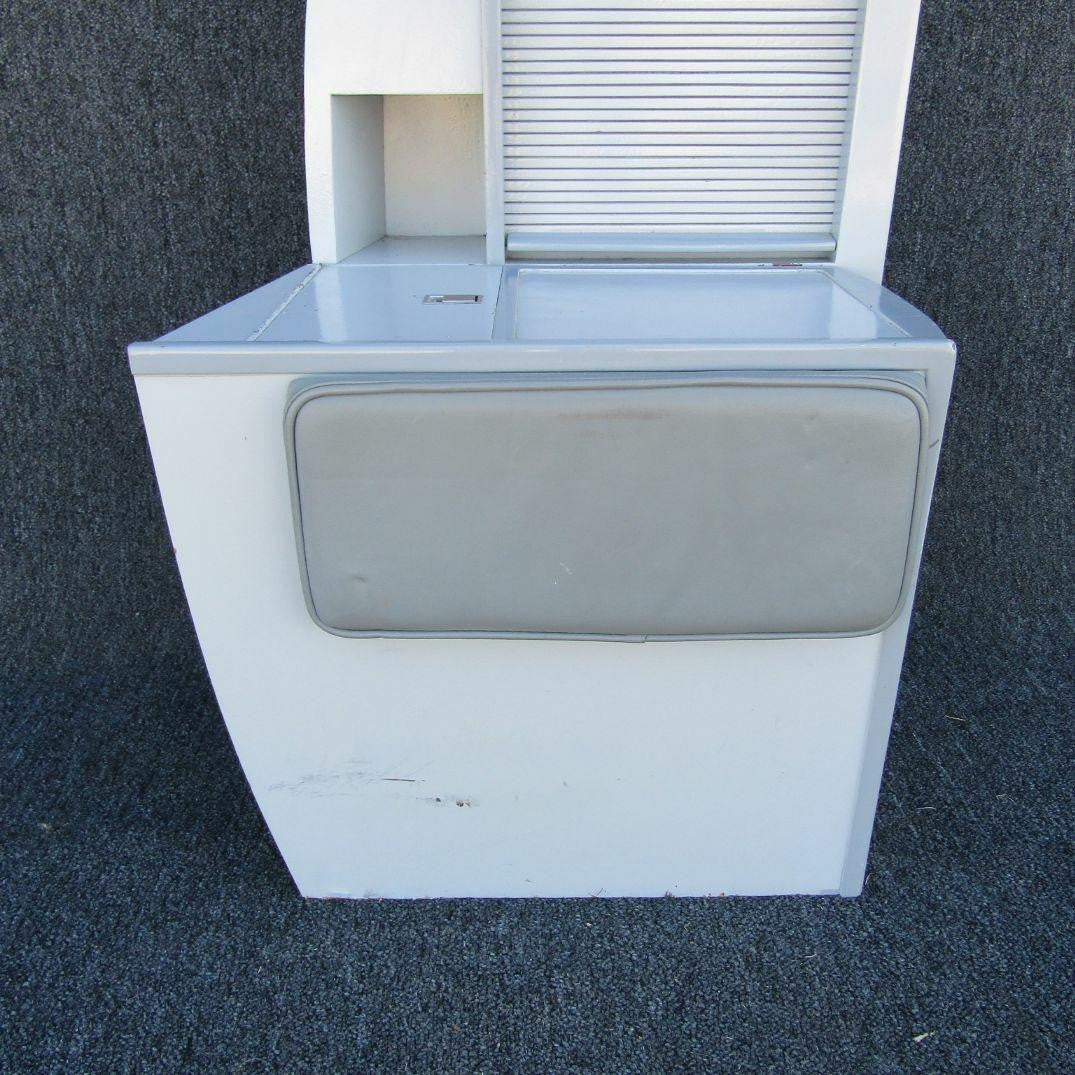 Piper 554-424 Piper PA-31T Refreshment Cabinet, Grey