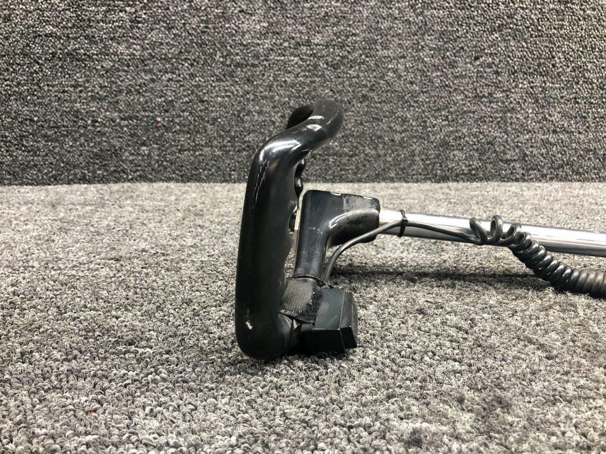 Cessna 0513332-201 / 0413213-10 Cessna 172G Control Wheel W/ Mic Switch L 15, D 0.63