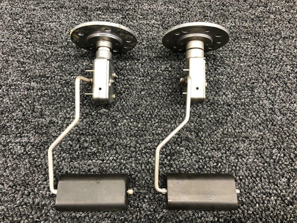 Rochester C669562-0106 M/N 6247-00194 Rochester Fuel Quantity Cluster W/ Transmitters