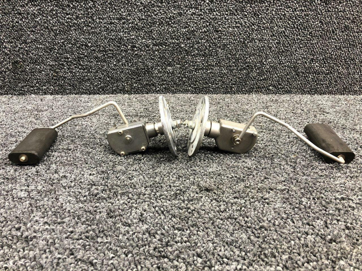 Rochester C669562-0106 M/N 6247-00194 Rochester Fuel Quantity Cluster W/ Transmitters