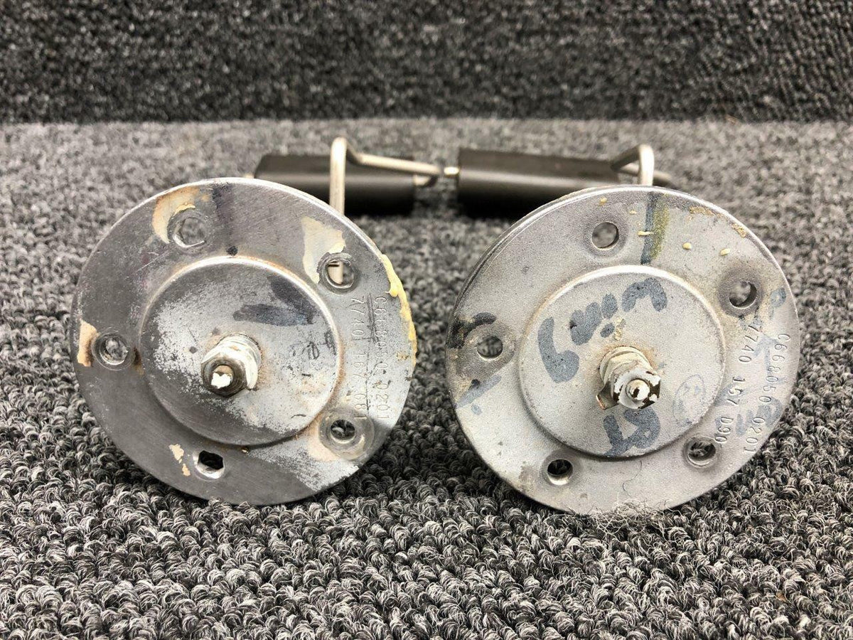 Rochester C669562-0106 M/N 6247-00194 Rochester Fuel Quantity Cluster W/ Transmitters