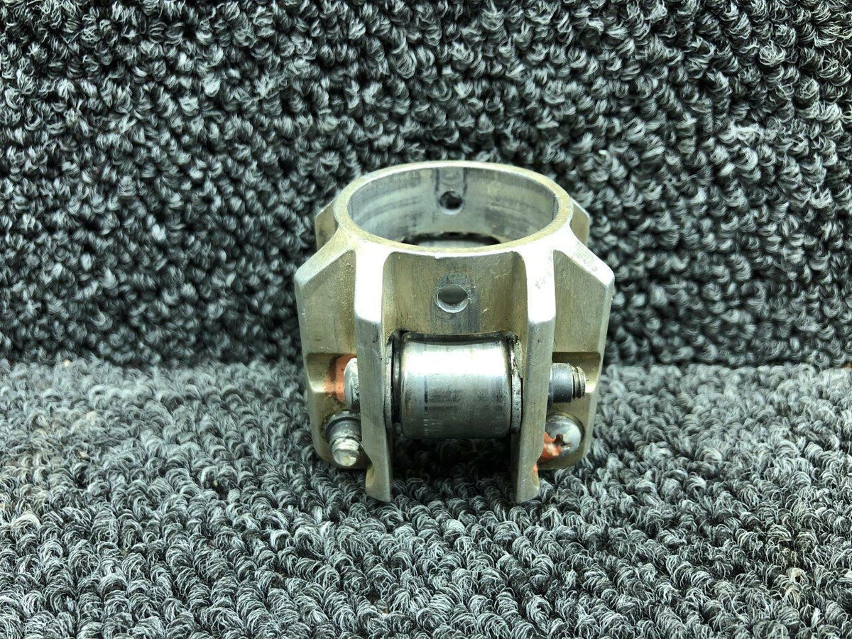 Cessna 0760646-2 / 1260664K1 Cessna T207A Control Column Retainer and Roller Assy