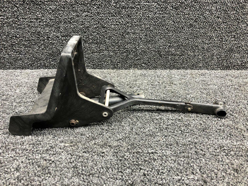 Cessna 0413578-1, 0511336-1 Cessna T207A Rudder Pedal w Link and Bellcrank