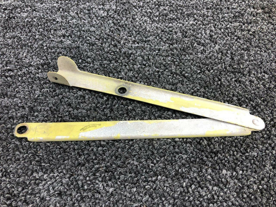 Beechcraft 002-820016-27 / 002-820016-29 Beech 95-B55 Nose Gear Arm Inbd / Outbd Retract