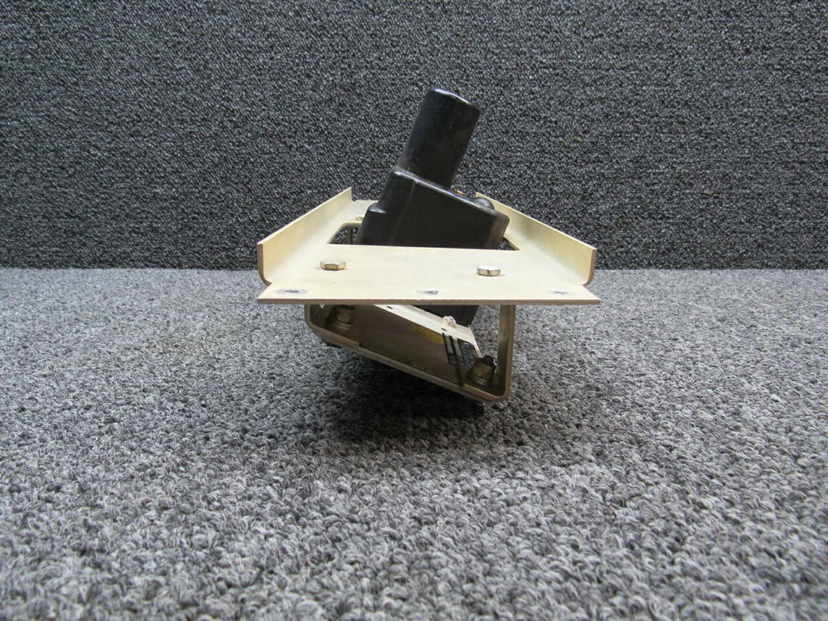 Edo-Aire 1C373-4-454 Beechcraft C24R Edo-Aire Pitch Servo Assembly W/ Brackets Volts 14