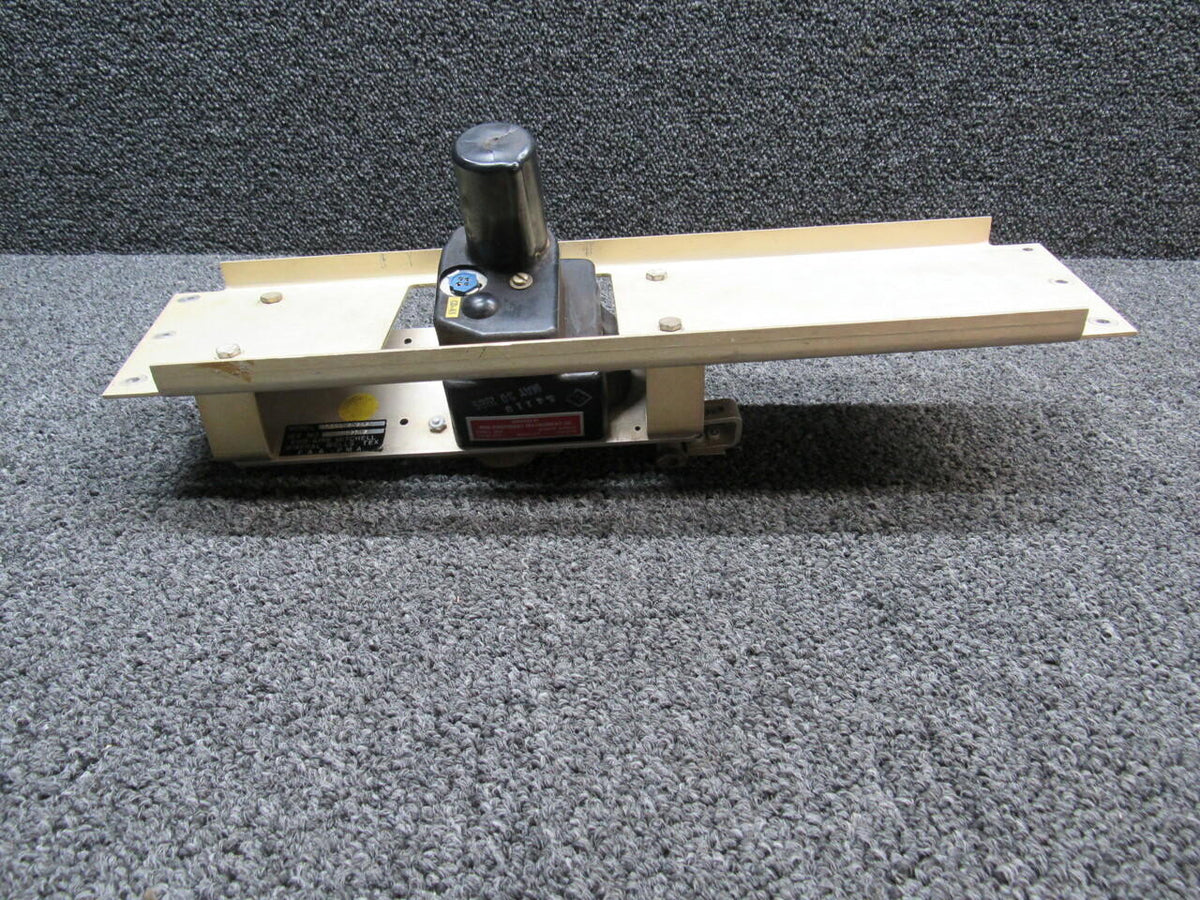 Edo-Aire 1C373-4-454 Beechcraft C24R Edo-Aire Pitch Servo Assembly W/ Brackets Volts 14