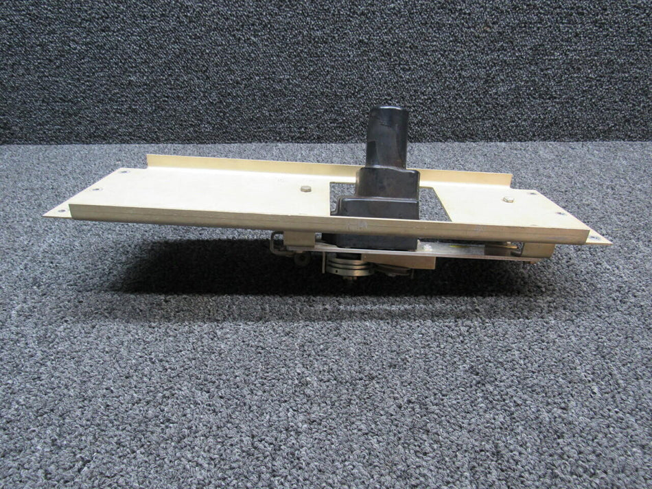 Edo-Aire 1C373-4-454 Beechcraft C24R Edo-Aire Pitch Servo Assembly W/ Brackets Volts 14