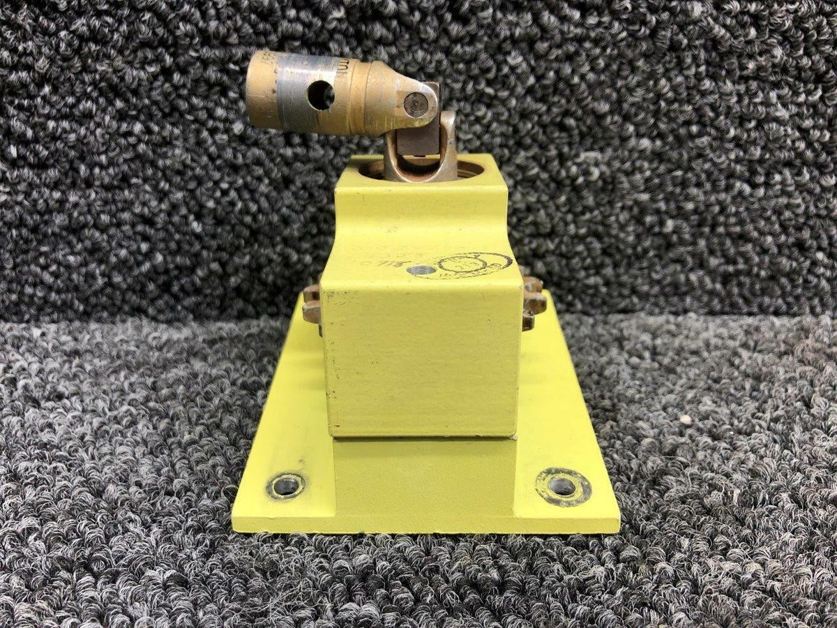 Beechcraft 36-524025-13 / 36-524100-1 Beechcraft 58 Control Column Support / Sprocket NOS
