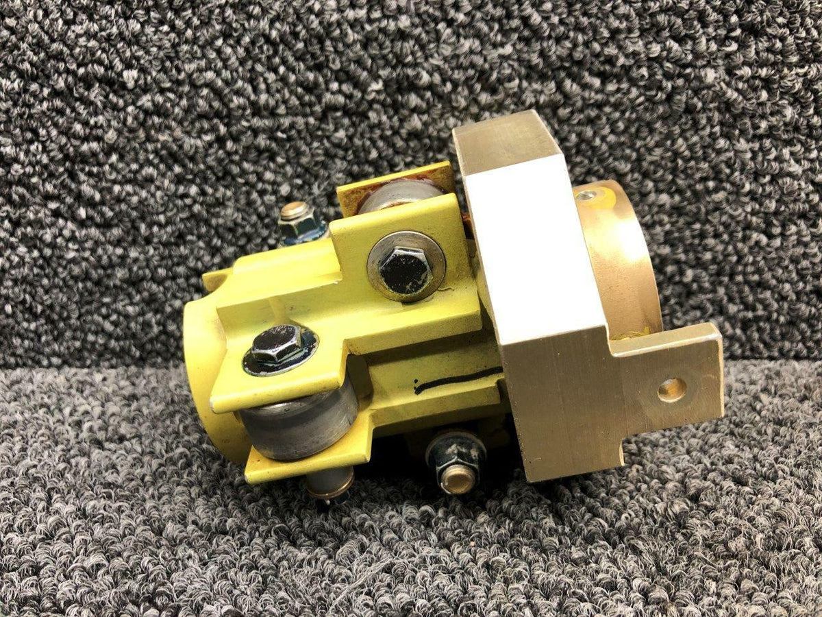 Beechcraft 36-524051-21 / 36-524051-19 Beechcraft 58 Pilot Control Tube Assy W/ Bearings NOS