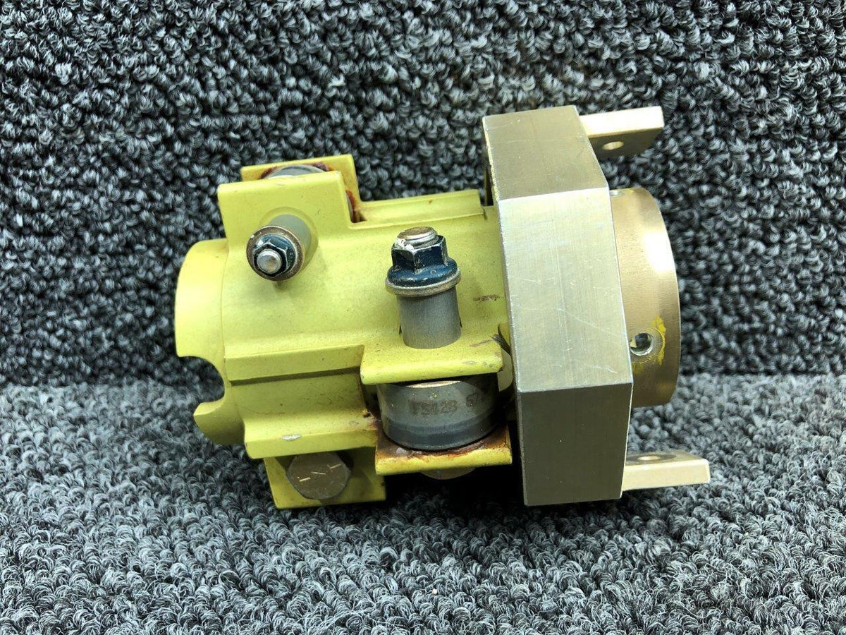Beechcraft 36-524051-21 / 36-524051-19 Beechcraft 58 Pilot Control Tube Assy W/ Bearings NOS