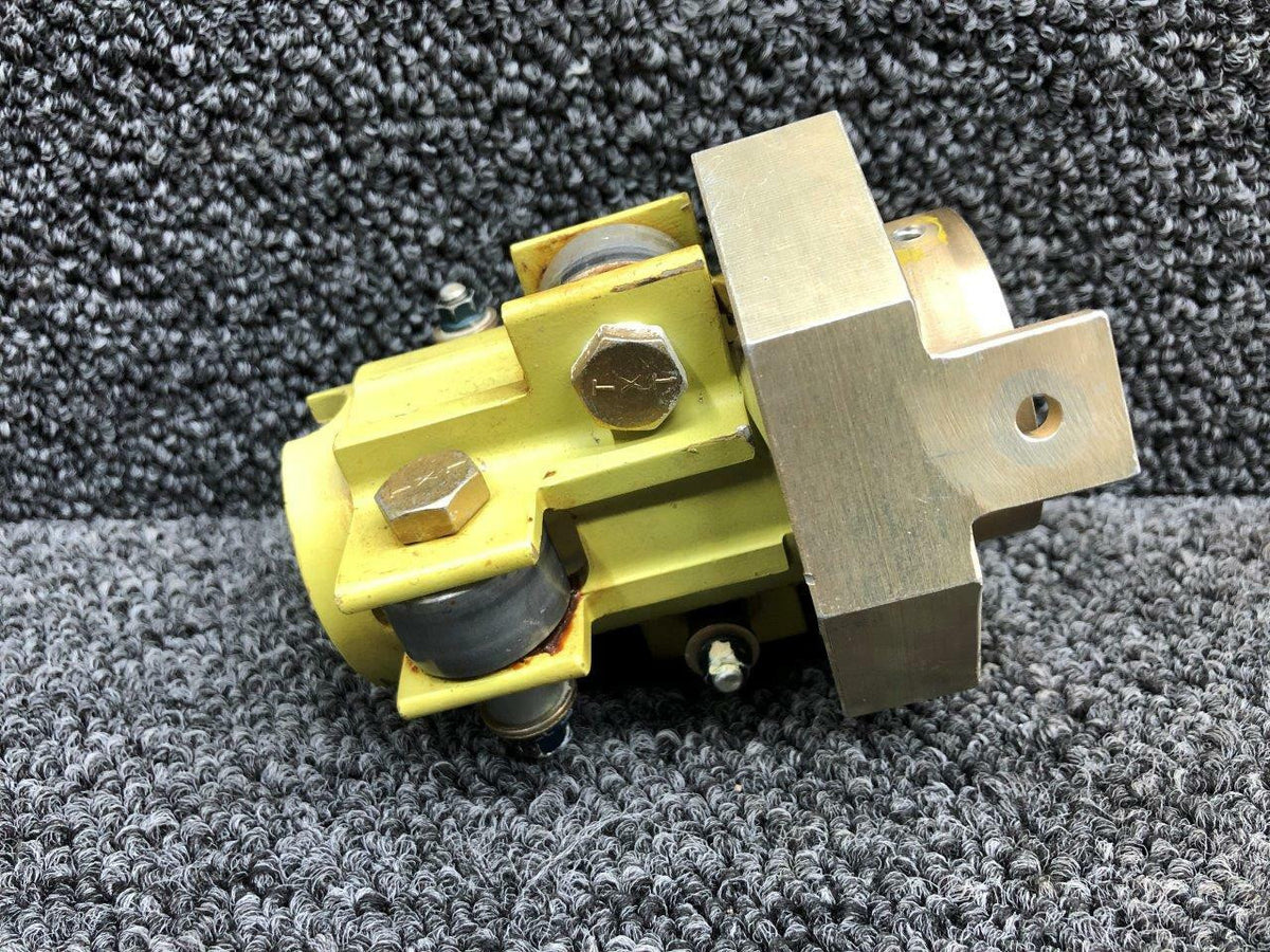 Beechcraft 36-524051-21 / 36-524051-19 Beechcraft 58 Pilot Control Tube Assy W/ Bearings NOS