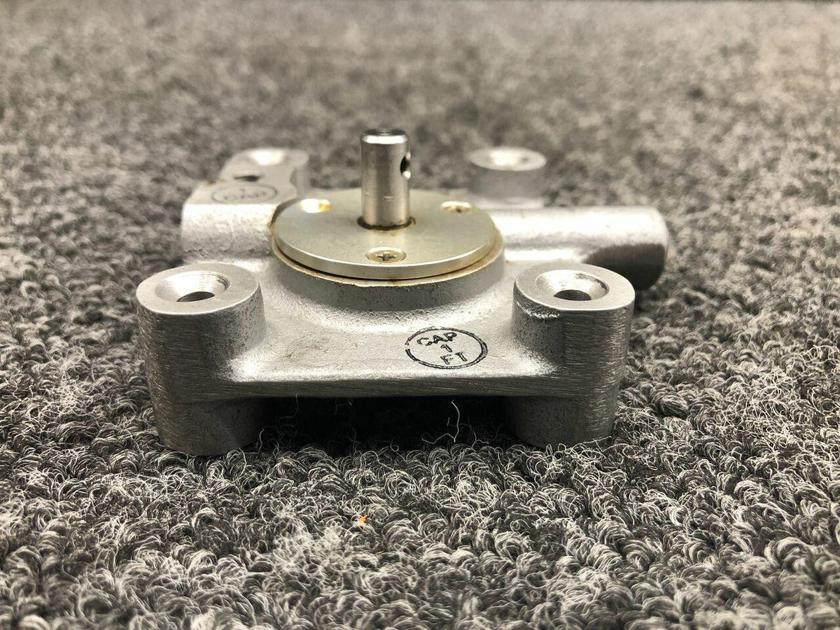 Beechcraft 58-380110-3 Beechcraft 58 Fuel Selector Control Gear Box RH