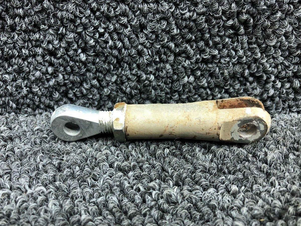 Cessna 0842000-33 Cessna 414 Near Gear Retract Fork Adjusting