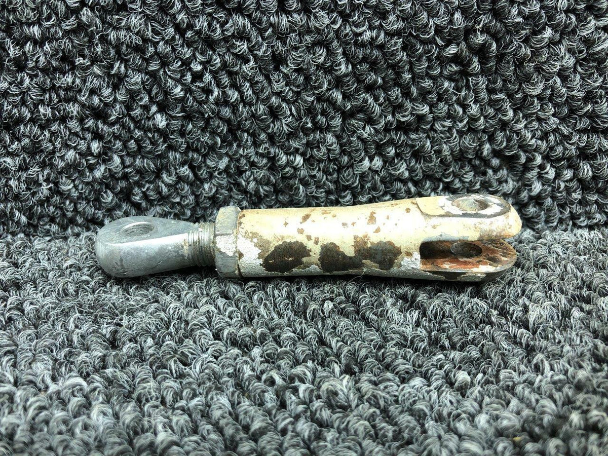 Cessna 0842000-33 Cessna 414 Near Gear Retract Fork Adjusting