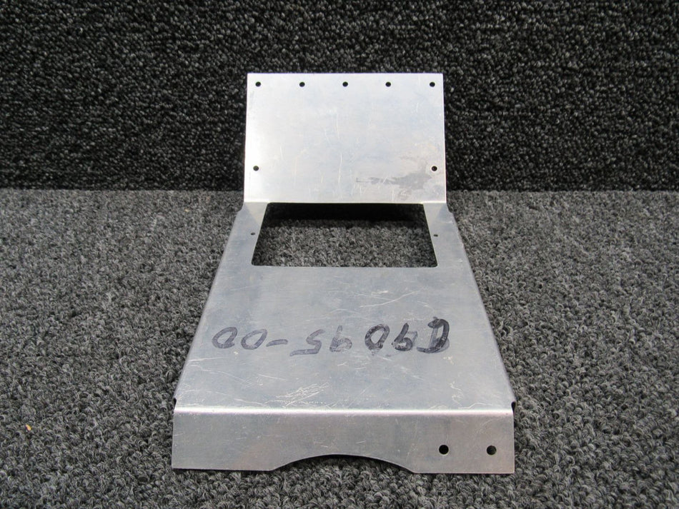 69095-000 Piper PA28 / 28R / 32 / 32R Plate Tunnel Top Center Front (NOS) (SA)