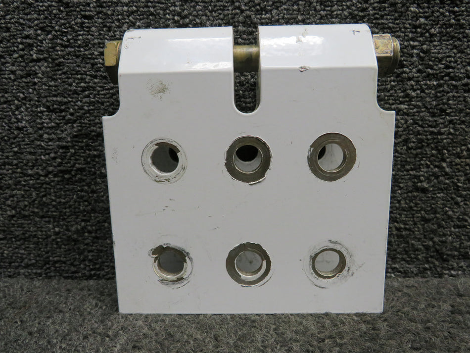 11726-001 Cirrus SR22 Main Gear Upper Fitting