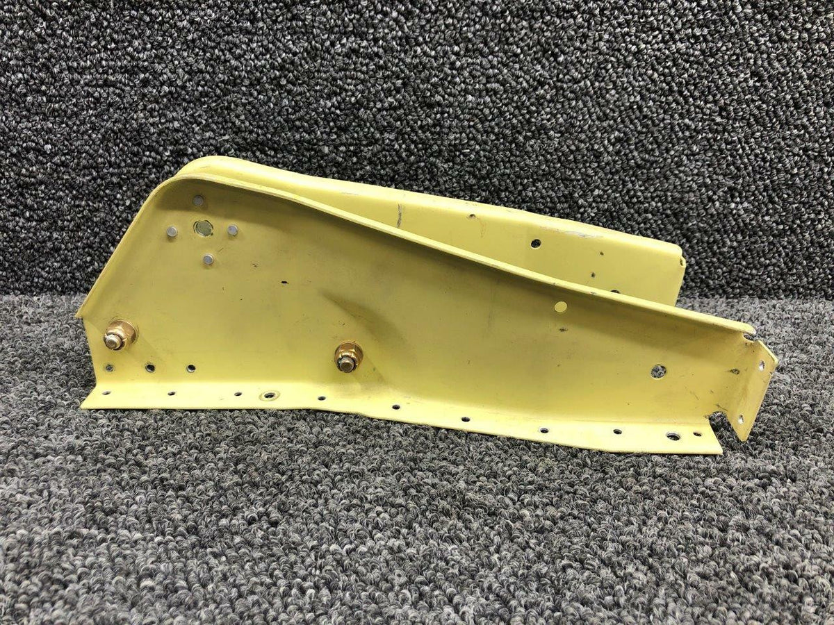 Cessna Aircraft Parts 1212424-13 / 1212424-14 Cessna T206H Elevator Bellcrank Bracket