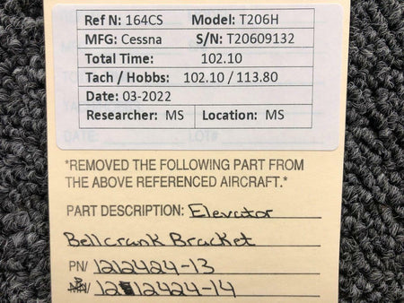 Cessna Aircraft Parts 1212424-13 / 1212424-14 Cessna T206H Elevator Bellcrank Bracket