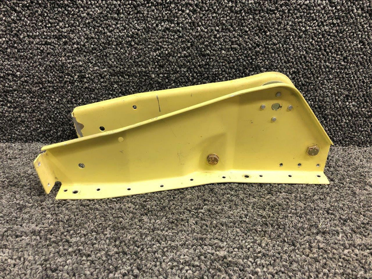Cessna Aircraft Parts 1212424-13 / 1212424-14 Cessna T206H Elevator Bellcrank Bracket