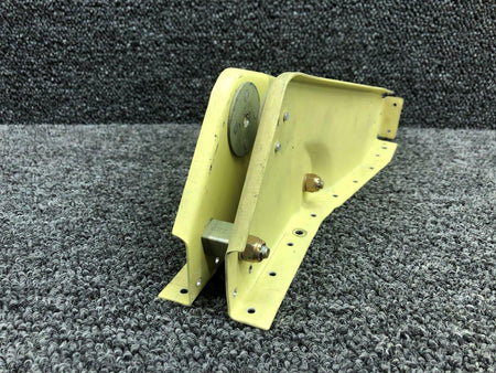 Cessna Aircraft Parts 1212424-13 / 1212424-14 Cessna T206H Elevator Bellcrank Bracket