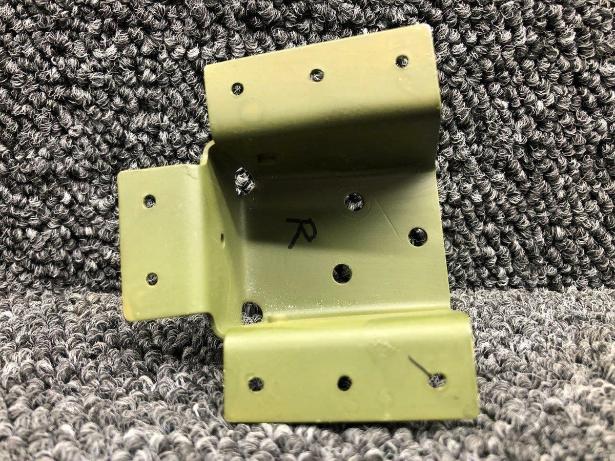 Cessna Aircraft Parts 1250013-2 Cessna 207 Fuselage Bracket Assembly RH