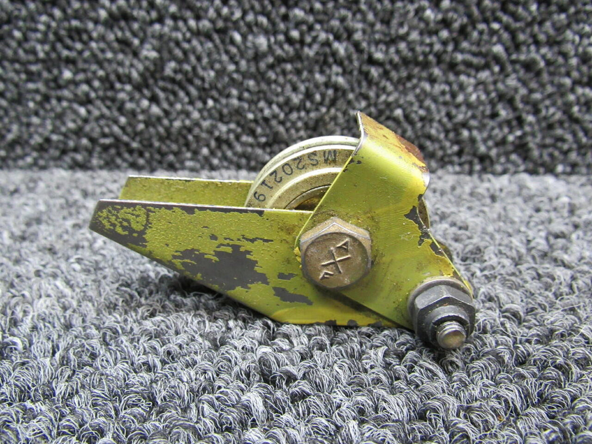 Mooney 560249-015 Mooney M20K Pulley Bracket Emergency Gear Actuator