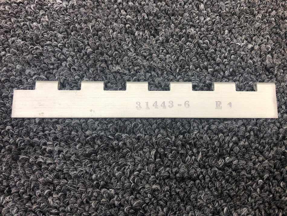 MS20001-4 Cessna 180H Hinge Half (NEW OLD STOCK)