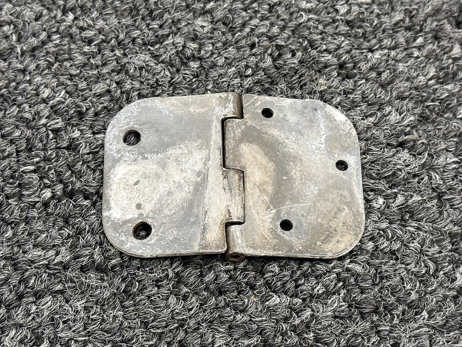 0511280-4 Cessna 172I Lower Cabin Door Forward & Aft Hinge RH W/O Pin (White)