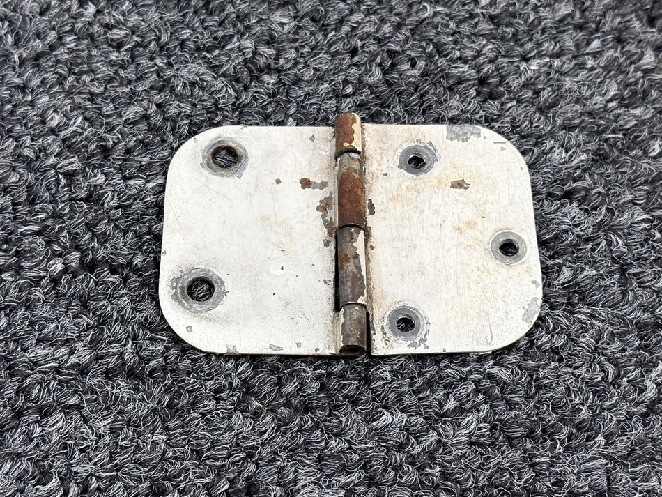 0511280-4 Cessna 172I Lower Cabin Door Forward & Aft Hinge RH W/O Pin (White)
