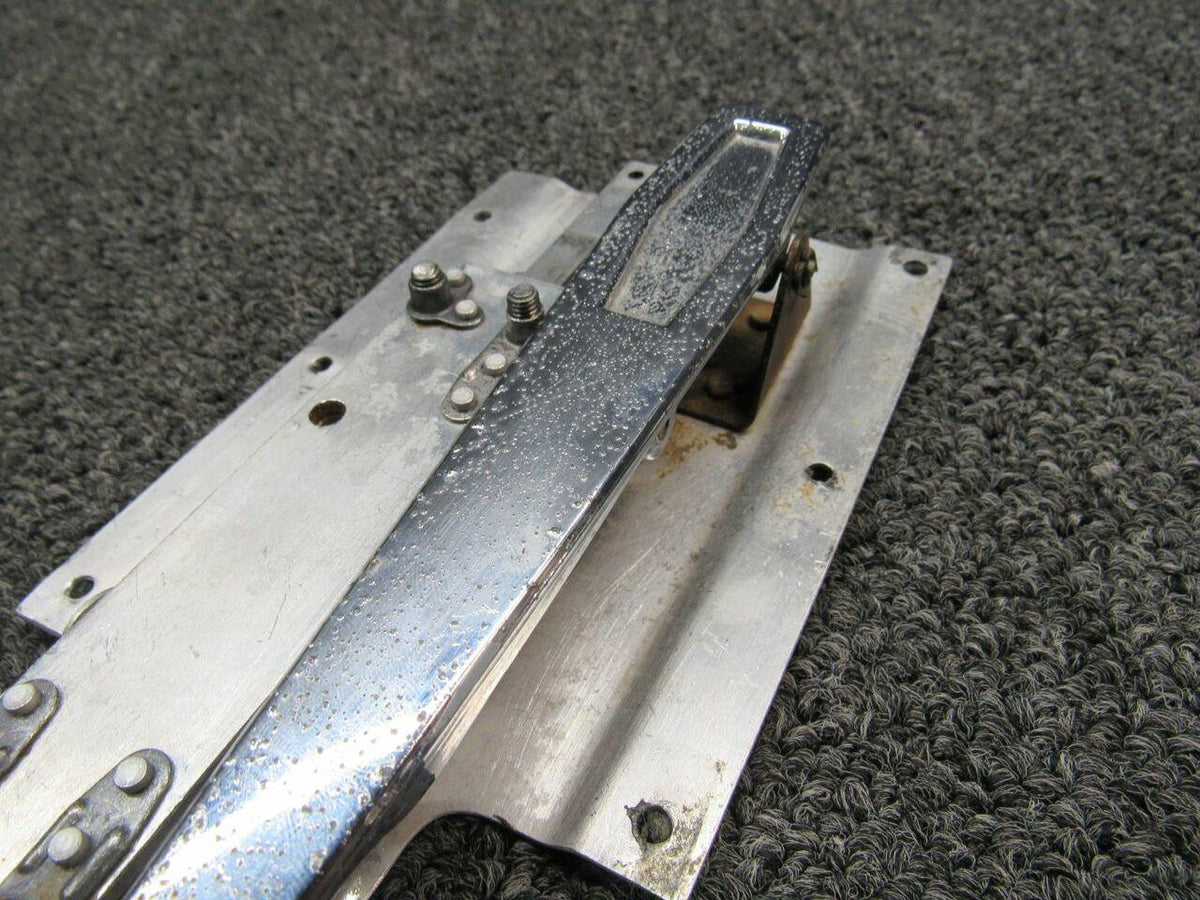 Cessna Aircraft Parts 1717039-4 Cessna 177RG Cabin Door Latch Assembly RH