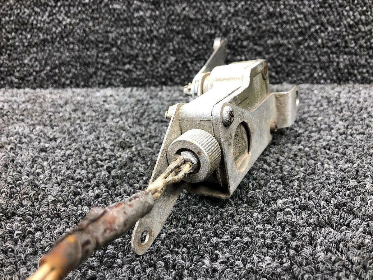 Cessna Aircraft Parts ISE3-3 / 0841000-14 Cessna 320A Main Gear Limit Switch W/ Mounting Bracket