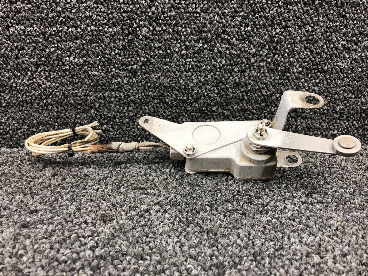 Cessna Aircraft Parts ISE3-3 / 0841000-14 Cessna 320A Main Gear Limit Switch W/ Mounting Bracket