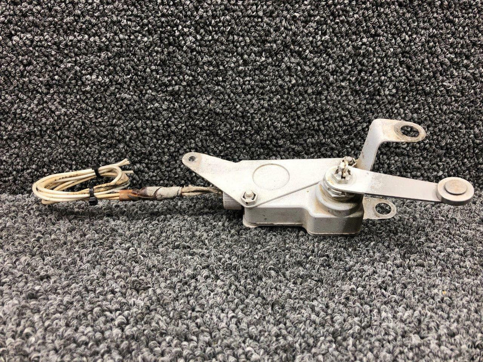 Cessna Aircraft Parts ISE3-3 / 0841000-14 Cessna 320A Main Gear Limit Switch W/ Mounting Bracket