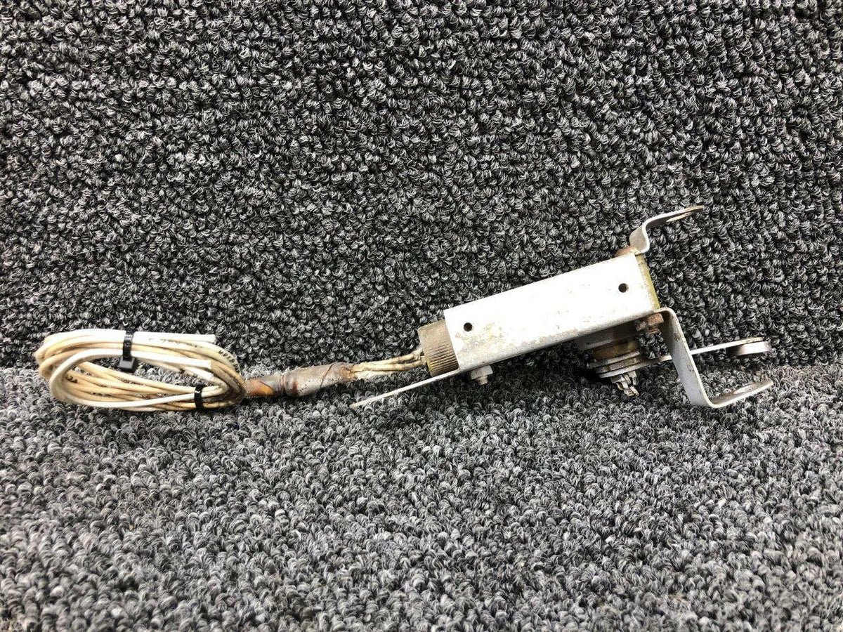 Cessna Aircraft Parts ISE3-3 / 0841000-14 Cessna 320A Main Gear Limit Switch W/ Mounting Bracket