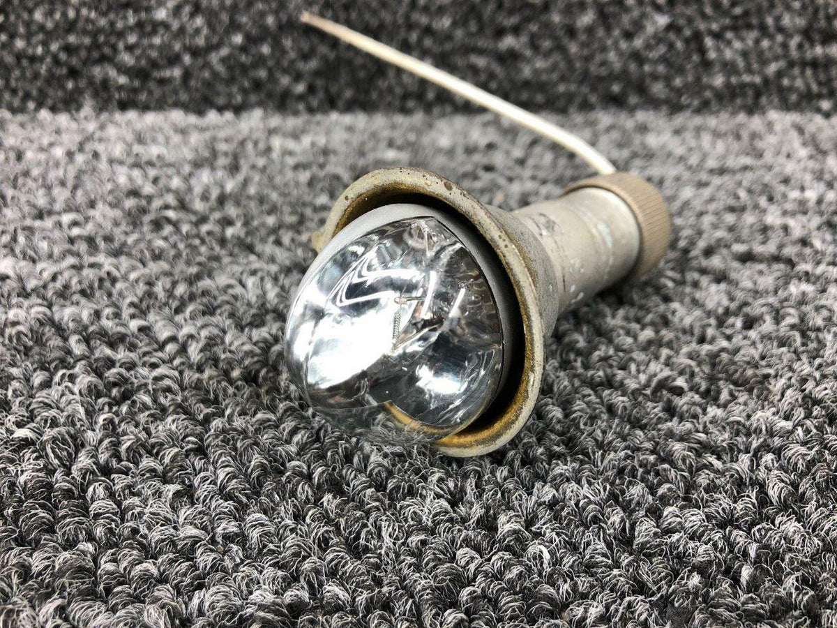 Cessna Aircraft Parts 0823200-2 USE C622001-0502 Cessna 320A Wing Tip Navigation Light LH / RH