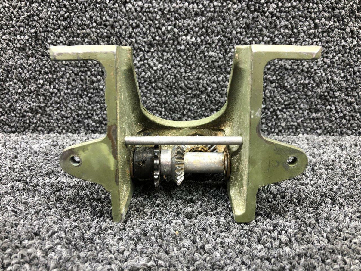 Cessna Aircraft Parts 0841107-2 / 0843400-49 Cessna 320A Manual Gear Extension Bracket W/ Gears