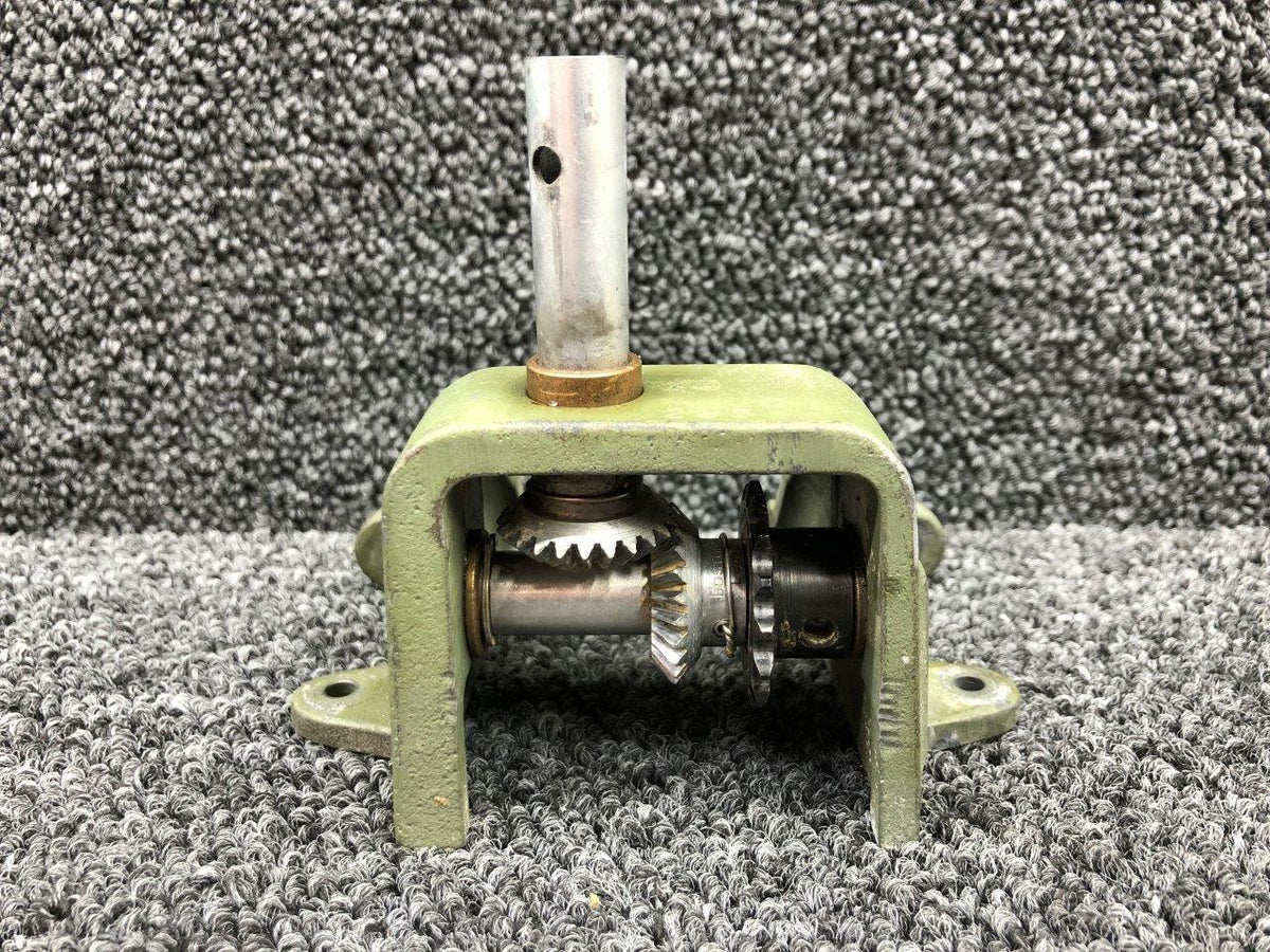 Cessna Aircraft Parts 0841107-2 / 0843400-49 Cessna 320A Manual Gear Extension Bracket W/ Gears