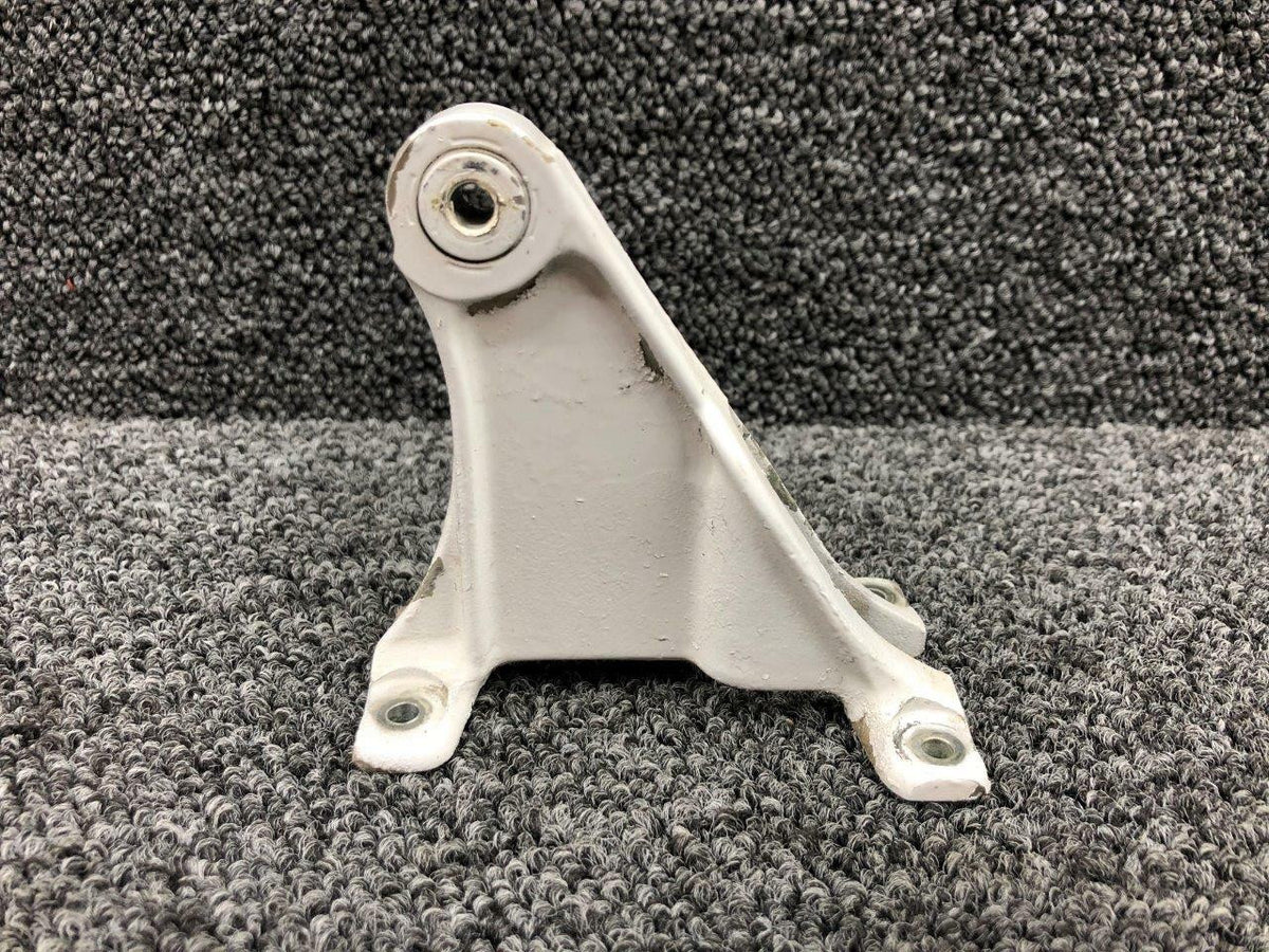 Cessna Aircraft Parts 0822605-4 Cessna 320A Inboard Aileron Hinge Assembly