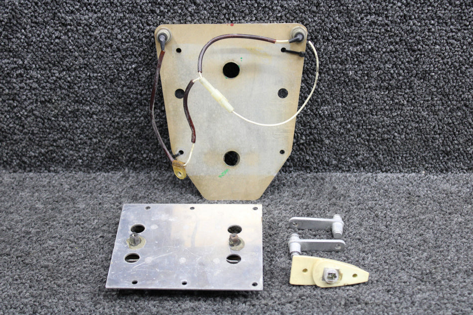 1516033-1, 1516211-1, 1516211-4 Cessna T337G Fuel Selector Placard with Knob