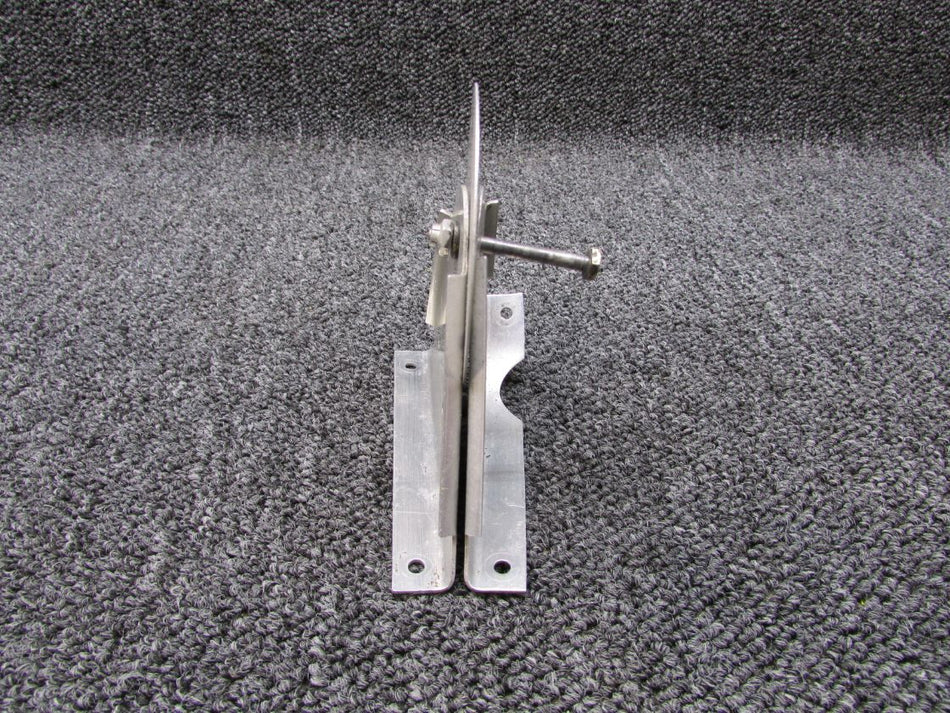 65633-000, 65635-000 Piper PA28R-200 Elevator Trim Wheel Bracket Assembly