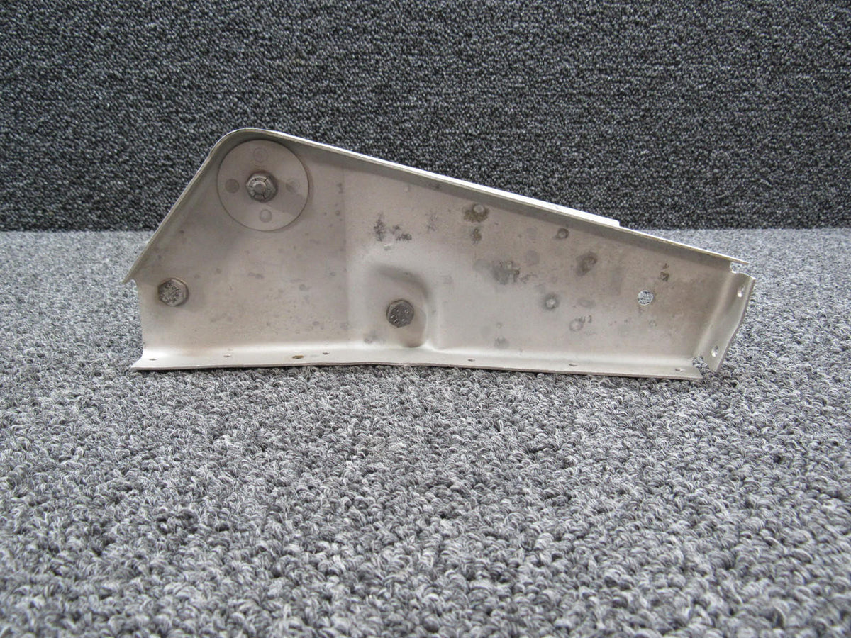 Cessna Aircraft Parts 0712306-1 / 0712306-2 Cessna 180 Rear Elevator Bellcrank LH / RH Bracket Assy