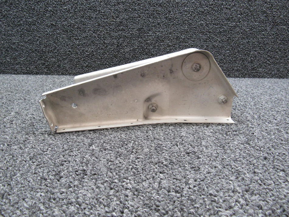 Cessna Aircraft Parts 0712306-1 / 0712306-2 Cessna 180 Rear Elevator Bellcrank LH / RH Bracket Assy