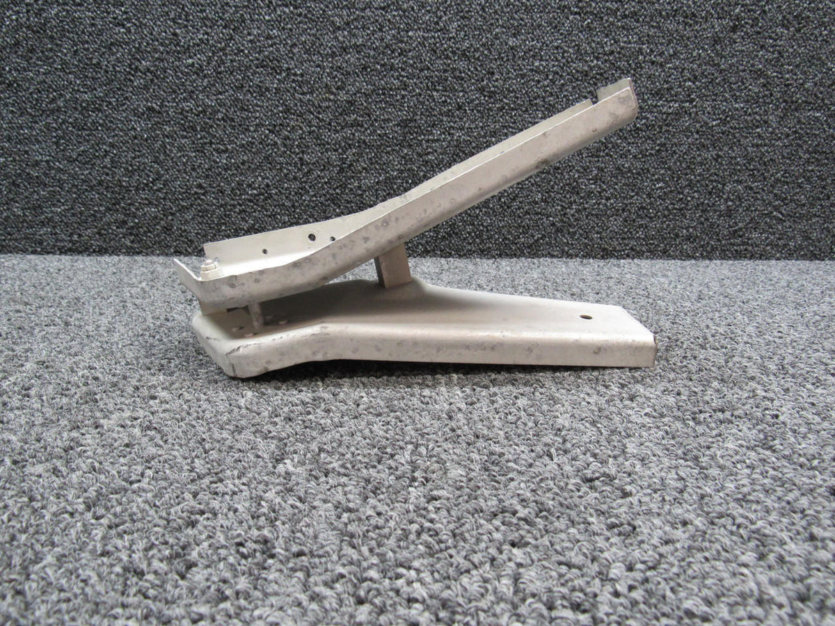 Cessna Aircraft Parts 0712306-1 / 0712306-2 Cessna 180 Rear Elevator Bellcrank LH / RH Bracket Assy