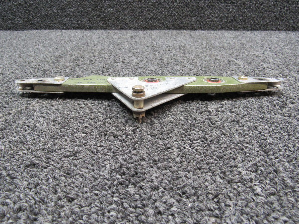 Cessna Aircraft Parts 0814007-1 Use 0814007-3 Cessna 310R Elevator Bellcrank Aft