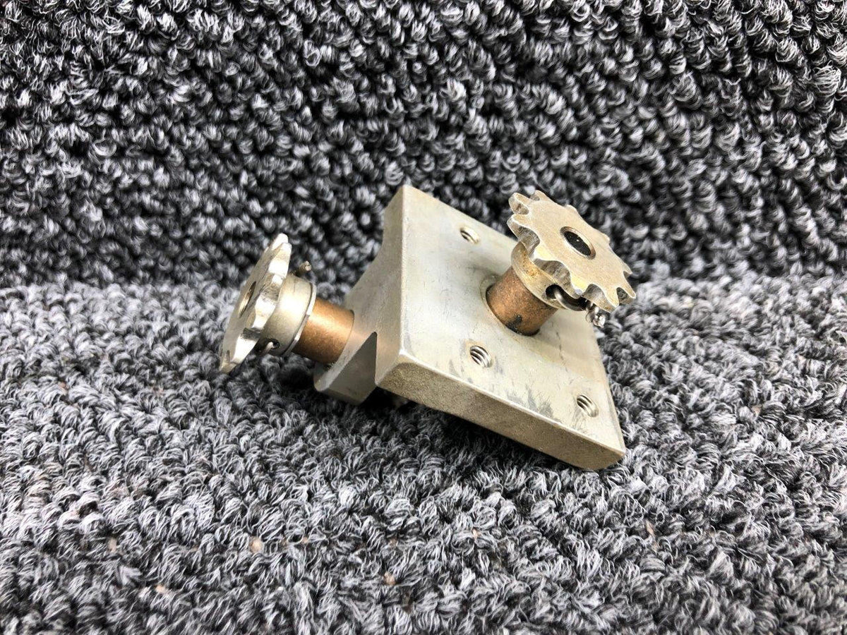 Cessna Aircraft Parts 0861100-5 Cessna 310G Forward Rudder Trim Gear Support
