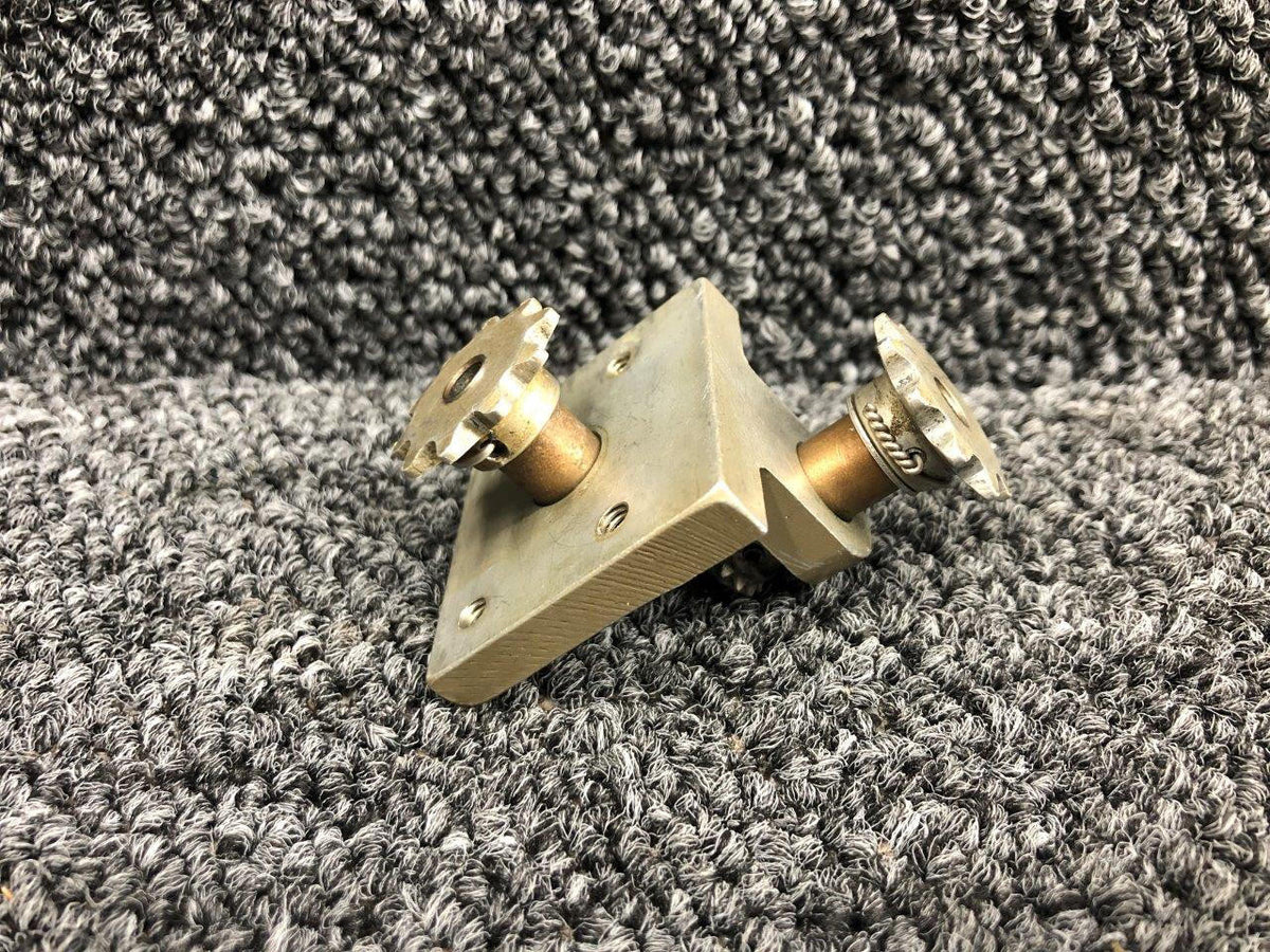 Cessna Aircraft Parts 0861100-5 Cessna 310G Forward Rudder Trim Gear Support